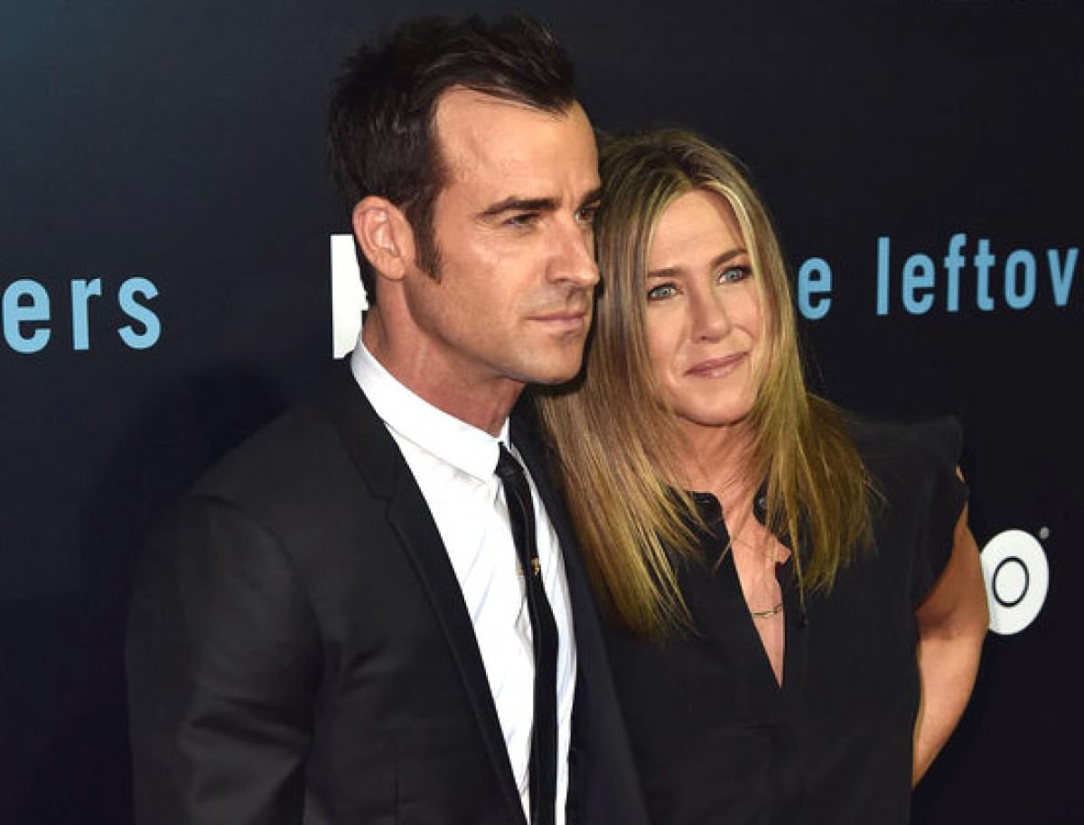 Aniston, Theroux debut as married couple