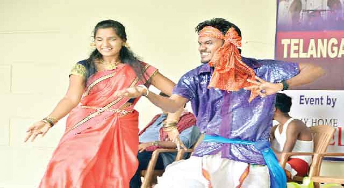 Cultural bonanza marks Telangana celebrations