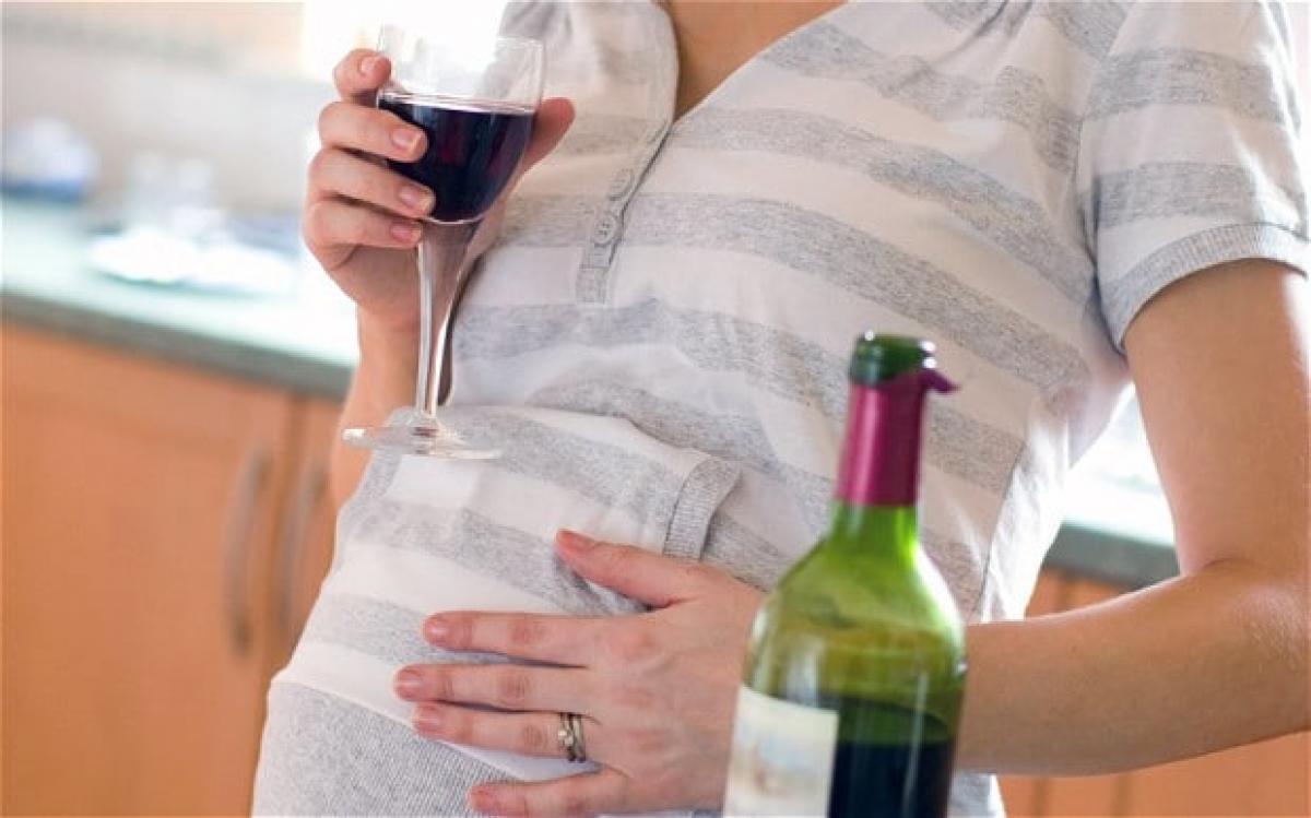 One-third pregnant British women drink alcohol: Survey
