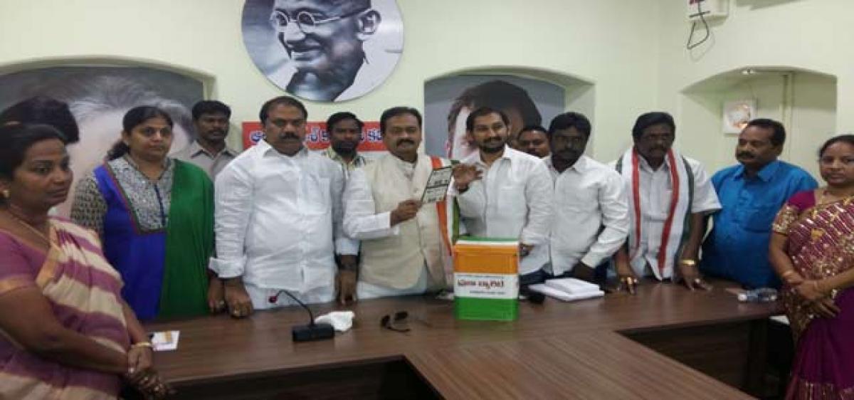 Telangana Congress bats for spl status to AP