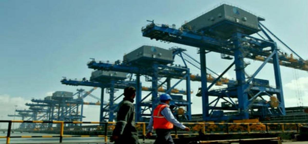 Workers oppose corporatisation of major ports in India