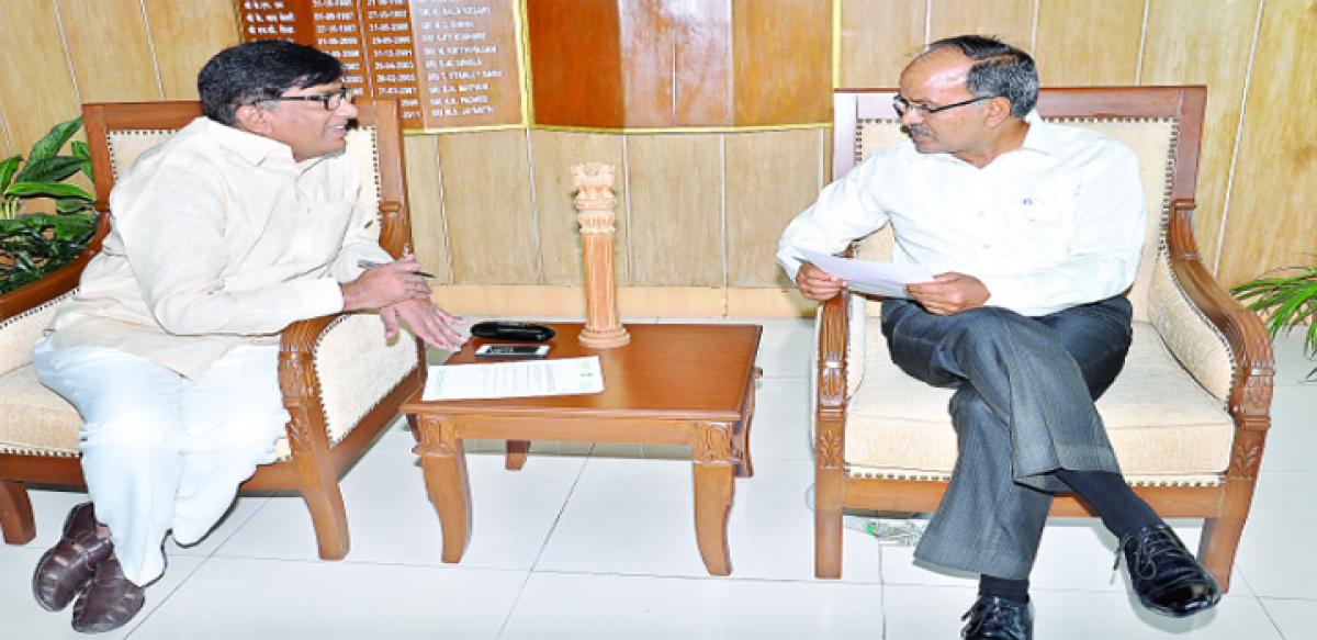 Karimnagar MP calls on SCR GM