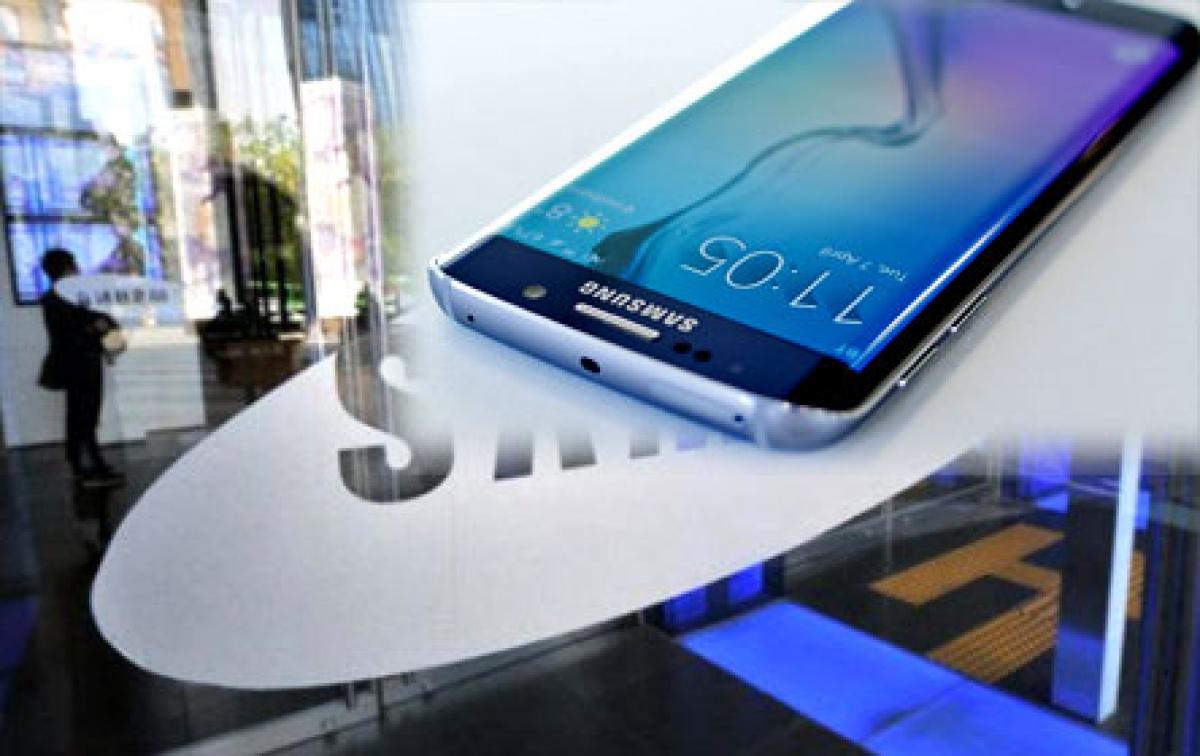 Samsung Galaxy S7 phone under production