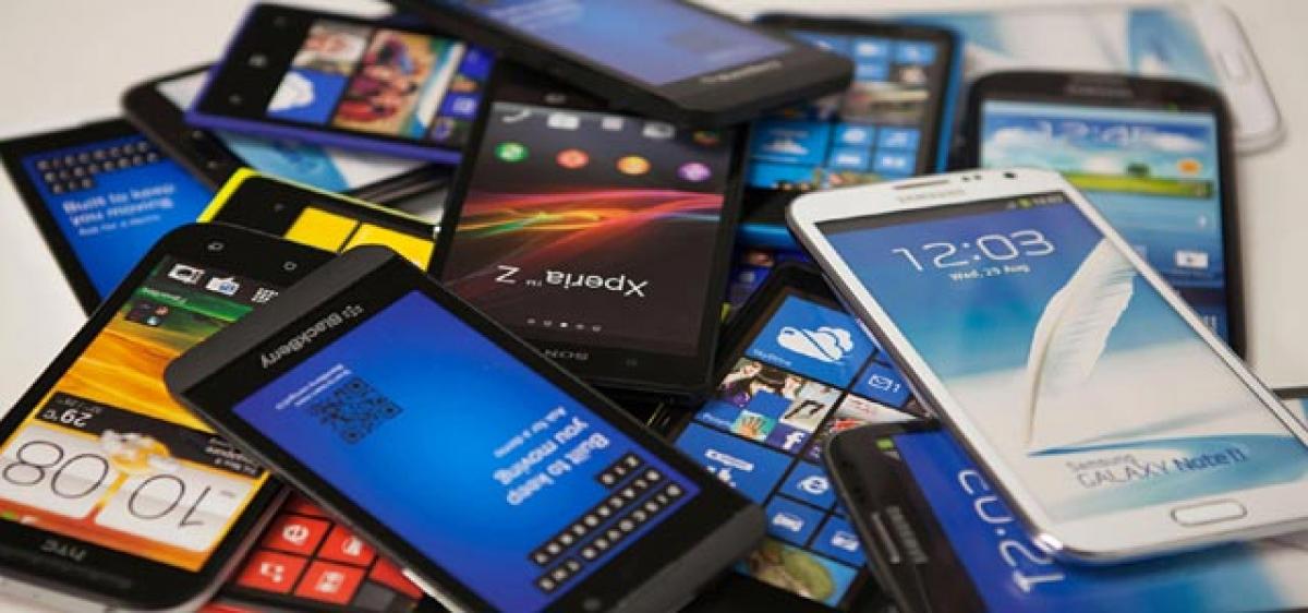 India to ship 270 mn mobile phones in 2017