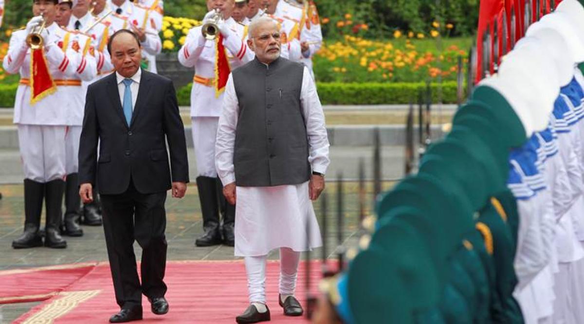 PM Modi meets with Vietnam PM