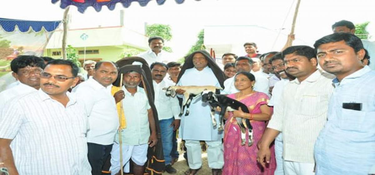 Yadavs present lamb to MLA