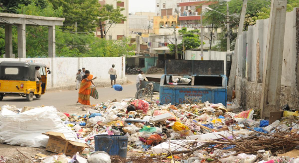 Parsigutta stinks as garbage piles up