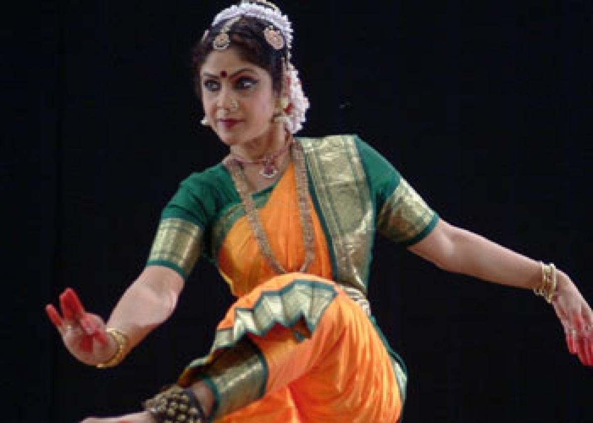 Classical dancer Ananda receives Deba Prasad Das award