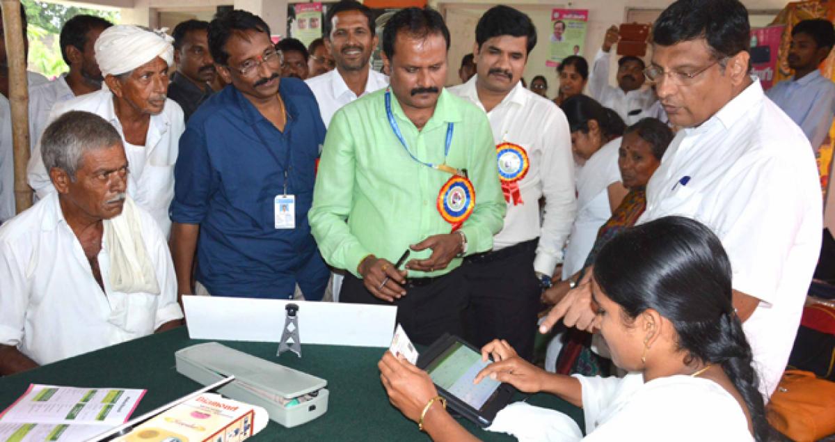 MLA Jalagam inspects Kanti Velugu centres 