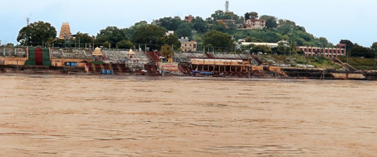 Officials sound flood alert as Godavari swells