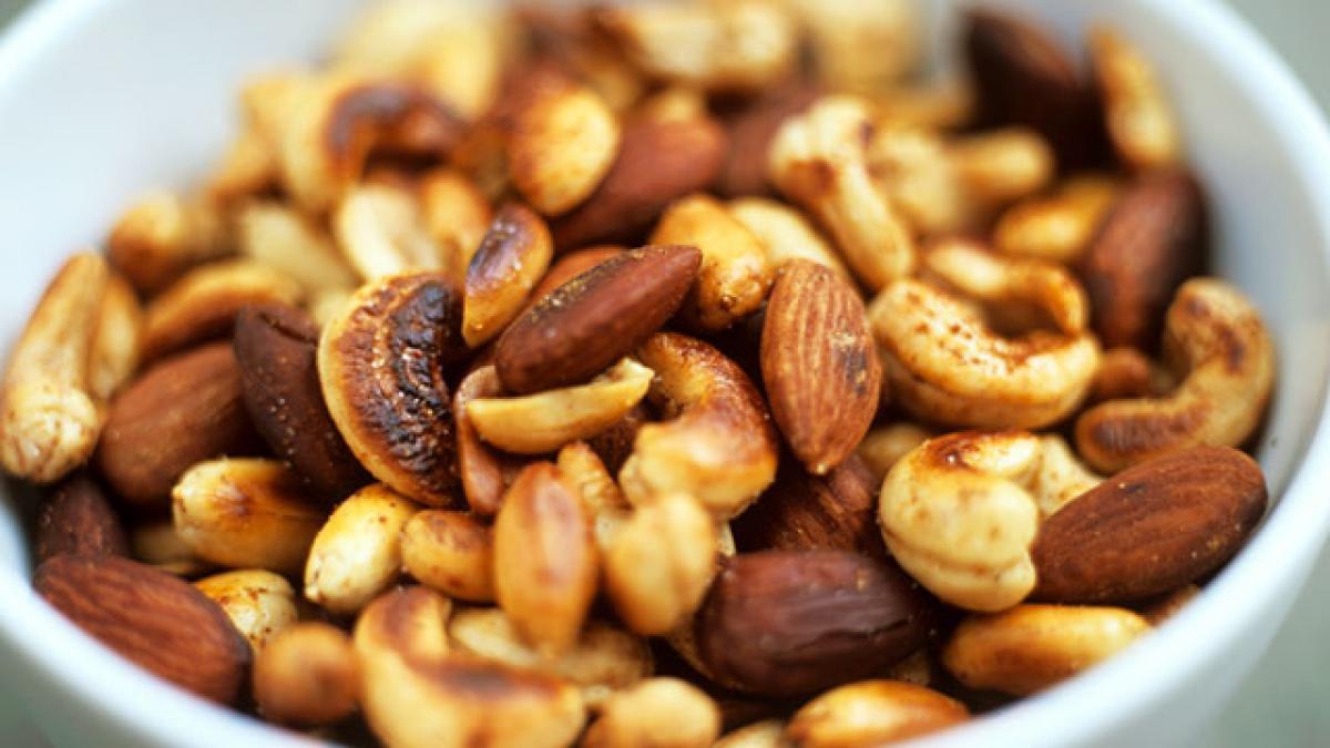 Eating nuts can ward off cancers