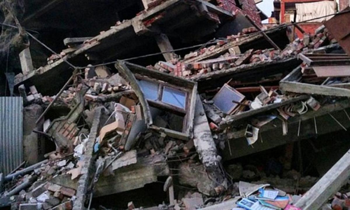 Two dead, hundred injured as quake shakes Bangladesh