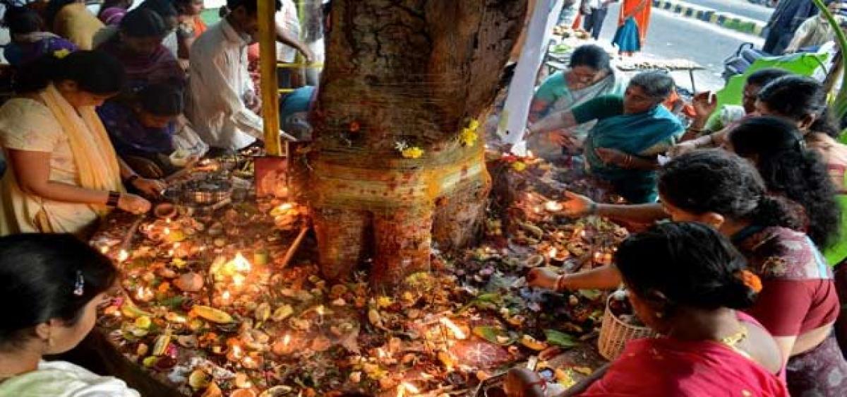 Shiva temples in Medak teeming with devotees