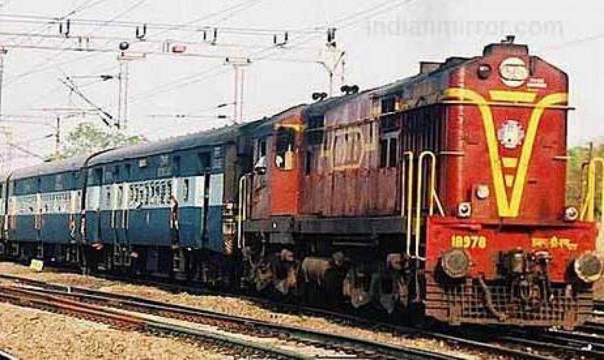 Railway police found Rs. 99 Lakh, Gold Biscuits in dead passengers bag