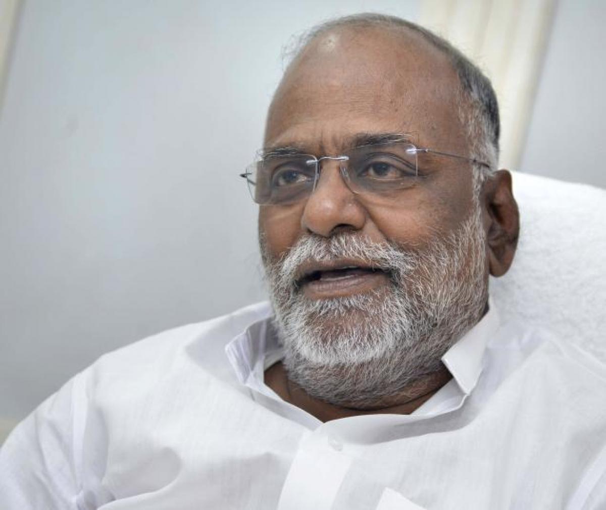 Day after Sasikalas election, Ex-Rajya Sabha MP Kannan quits AIADMK