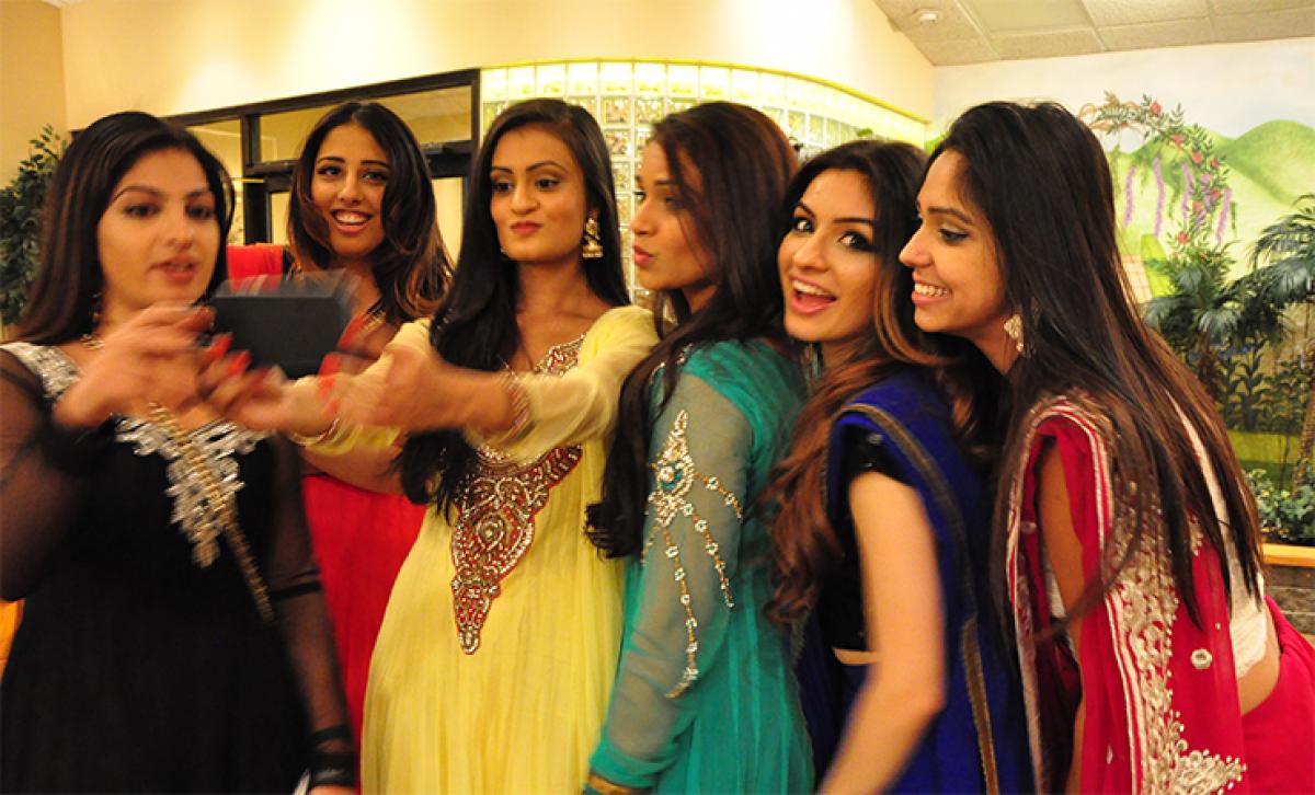 Selfie craze squeezing sensitivity out of Indian teenagers