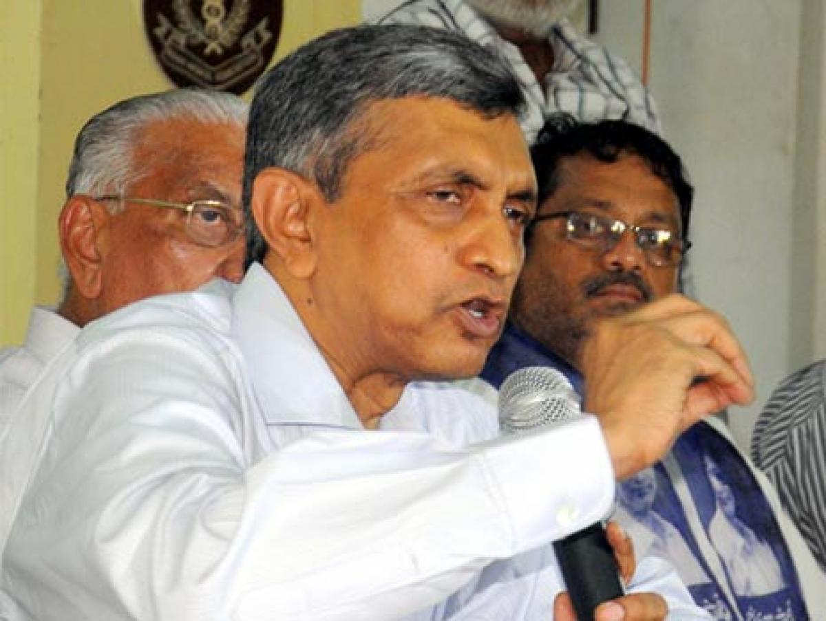 Government failed to improve education standards: Jayaprakash