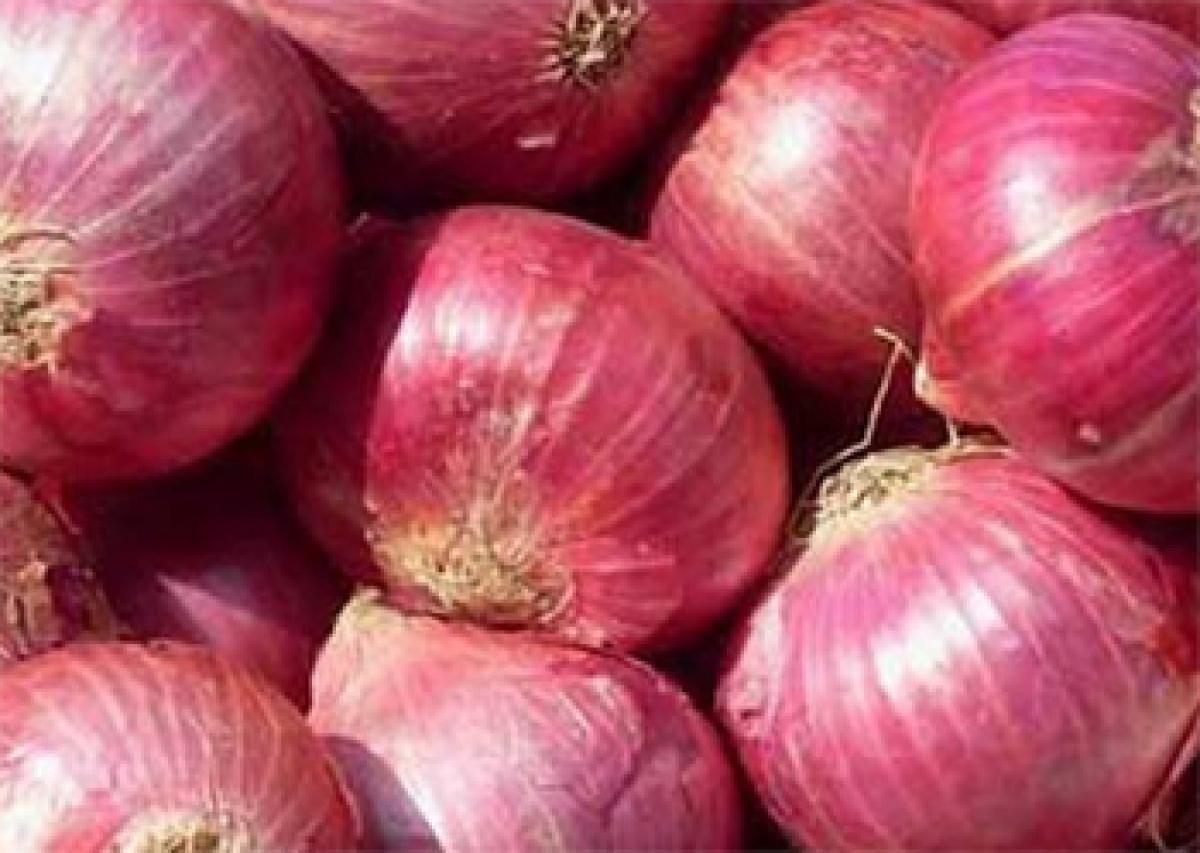 Onion prices soar, to remain high till Oct