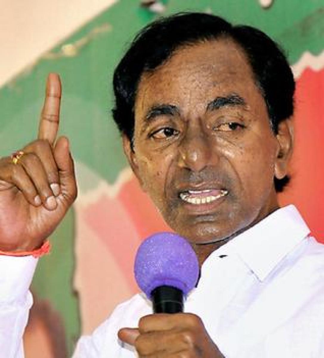 Auronka shaadi mein Abdullah Begana: KCR to Chandrababu