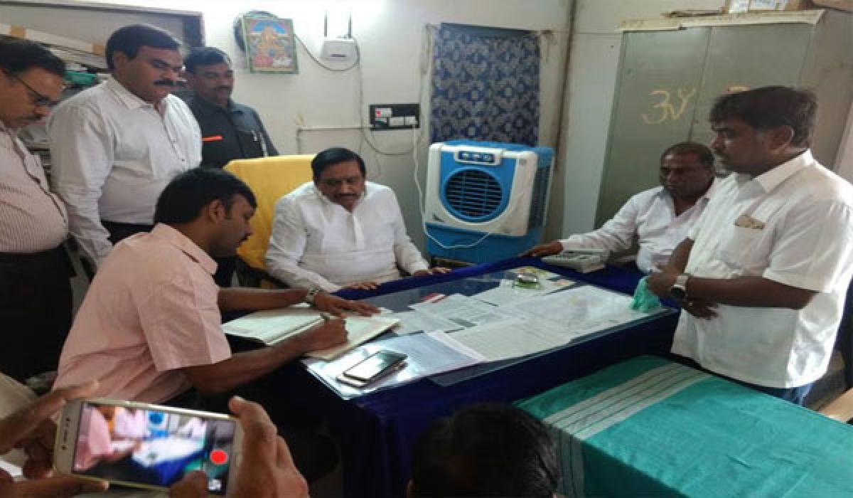 Deputy Chief Minister makes surprise visit to Tahsildar office