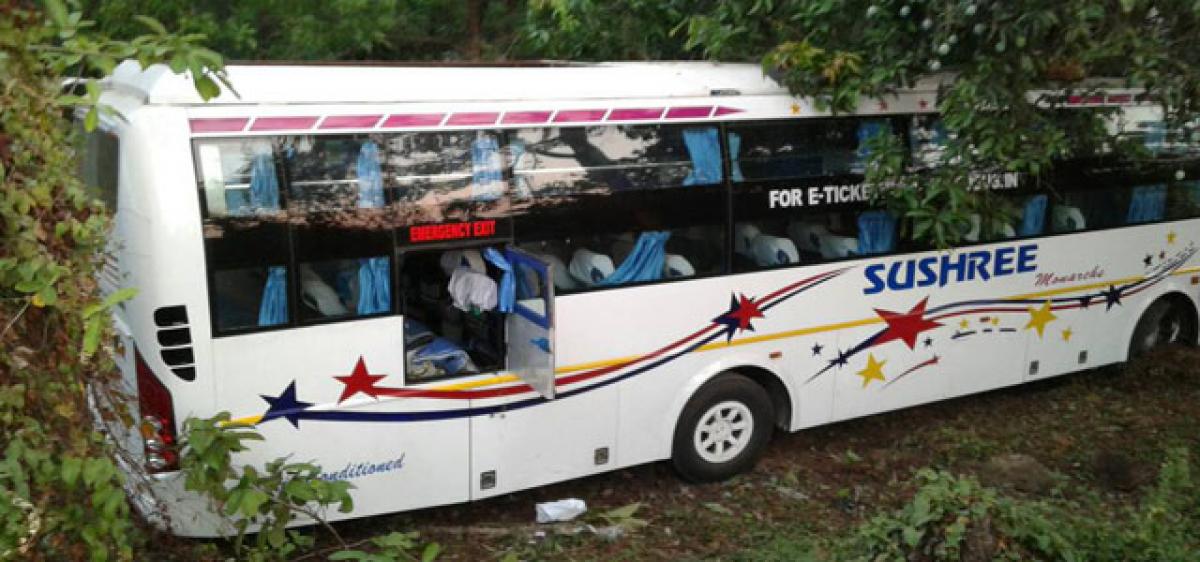 12 injured as bus hits tree at Itchapuram