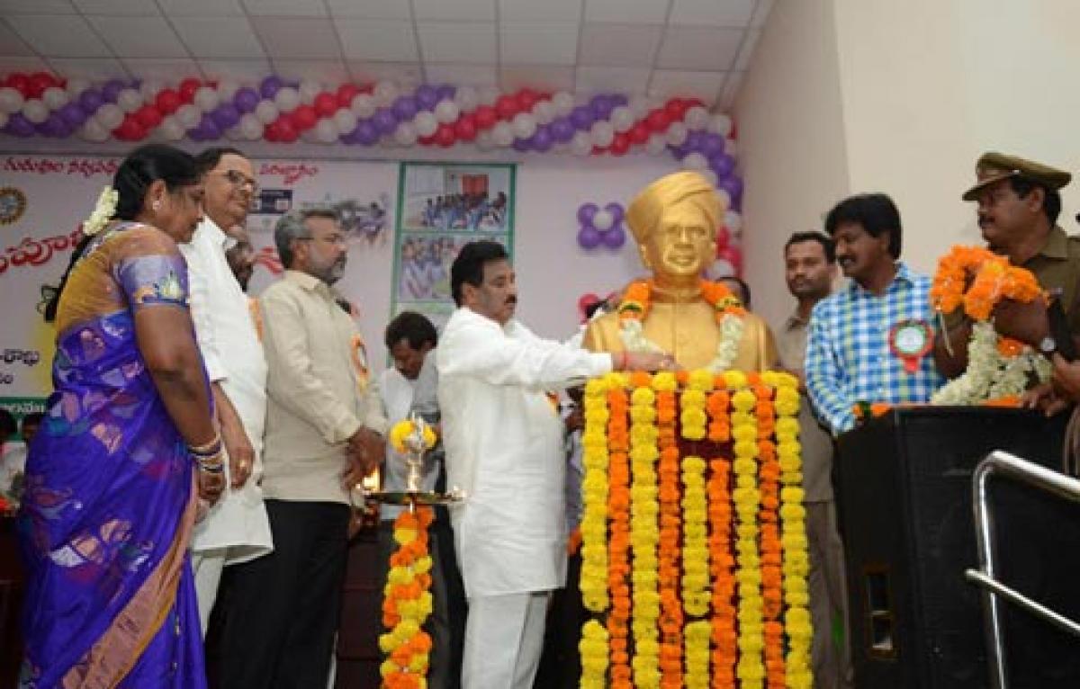 Teachers Day celebrated at JNTU Kakinada