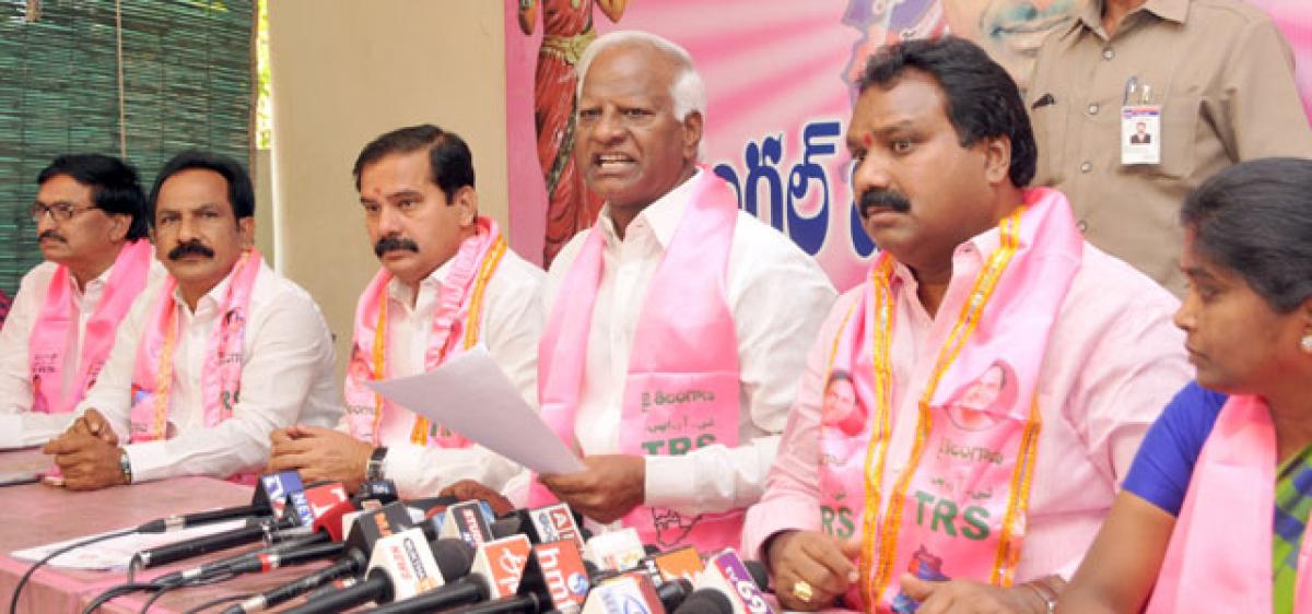 Kadiyam thanks KCR for doubling allocations to SC/STs