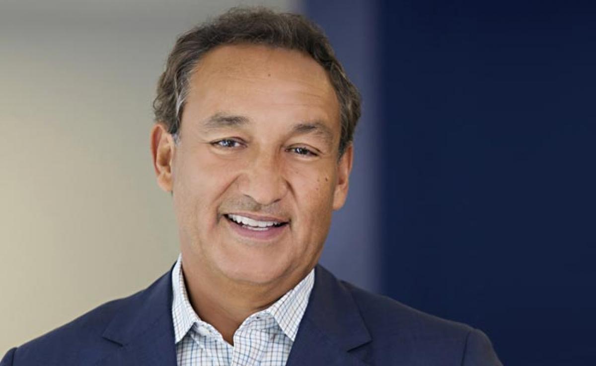 United Airlines CEO Oscar Munoz Says He Wont Resign