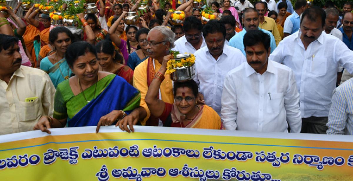 Uma offers Bonalu to Goddess Durga for early completion of Polavaram