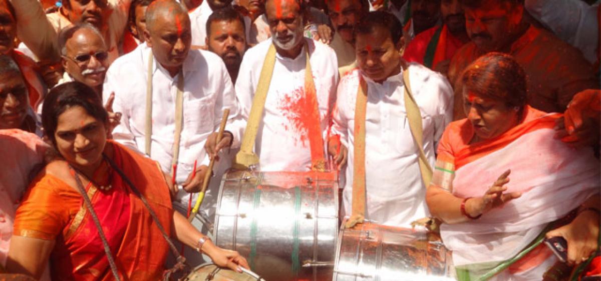 Saffron surge in UP stumps TRS