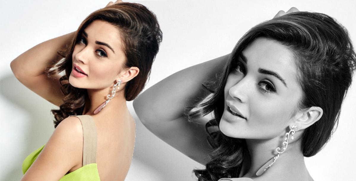 Amy Jackson​mulls Instagram contest for her 1 million followers!