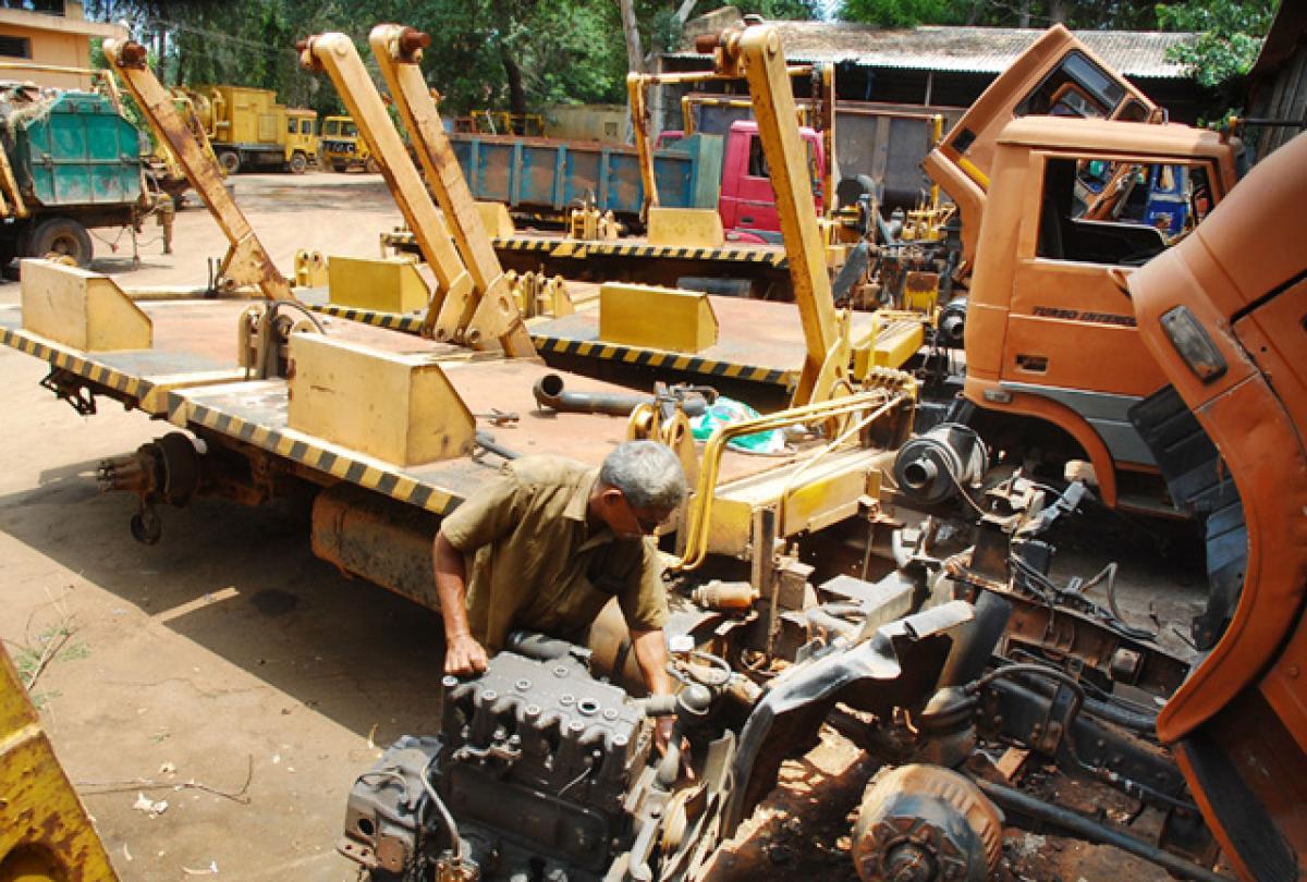 Non-functional trucks add to garbage nuisance