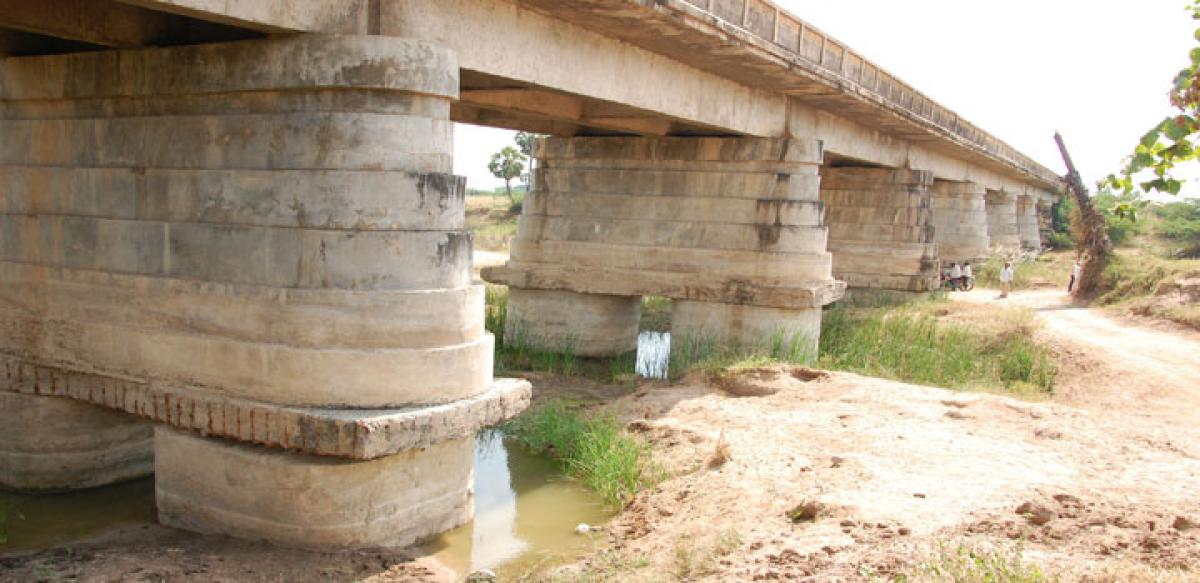 Sand mining poses threat to Kakatiya bridge