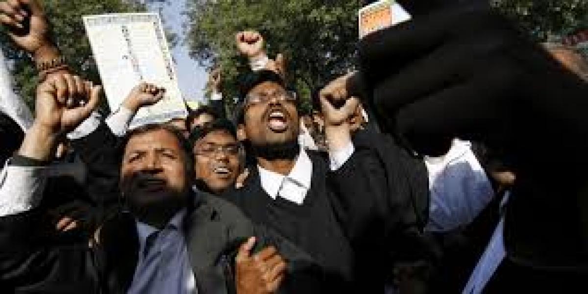 Delhi lawyers on strike, paralyse judiciary