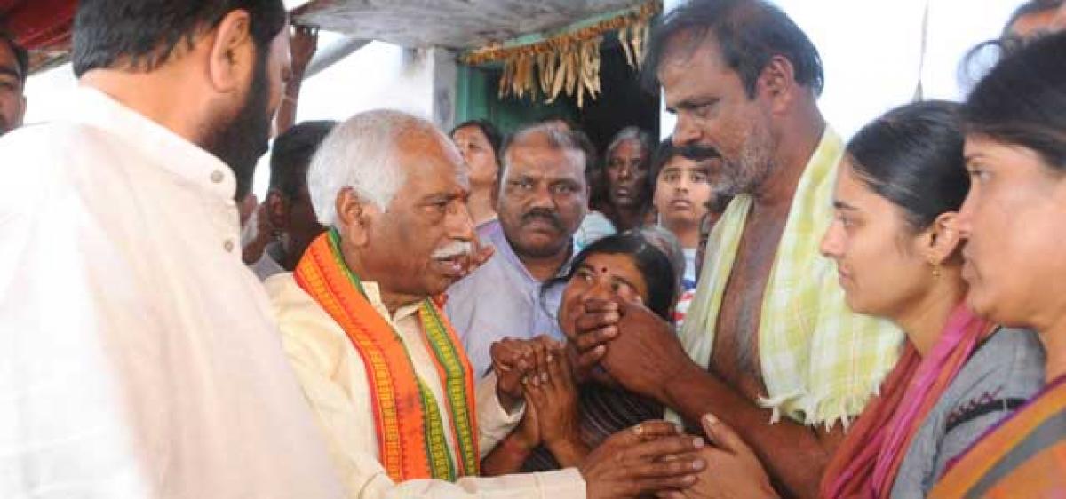 Union minister Dattatreya consoles Vamshi Reddy family members