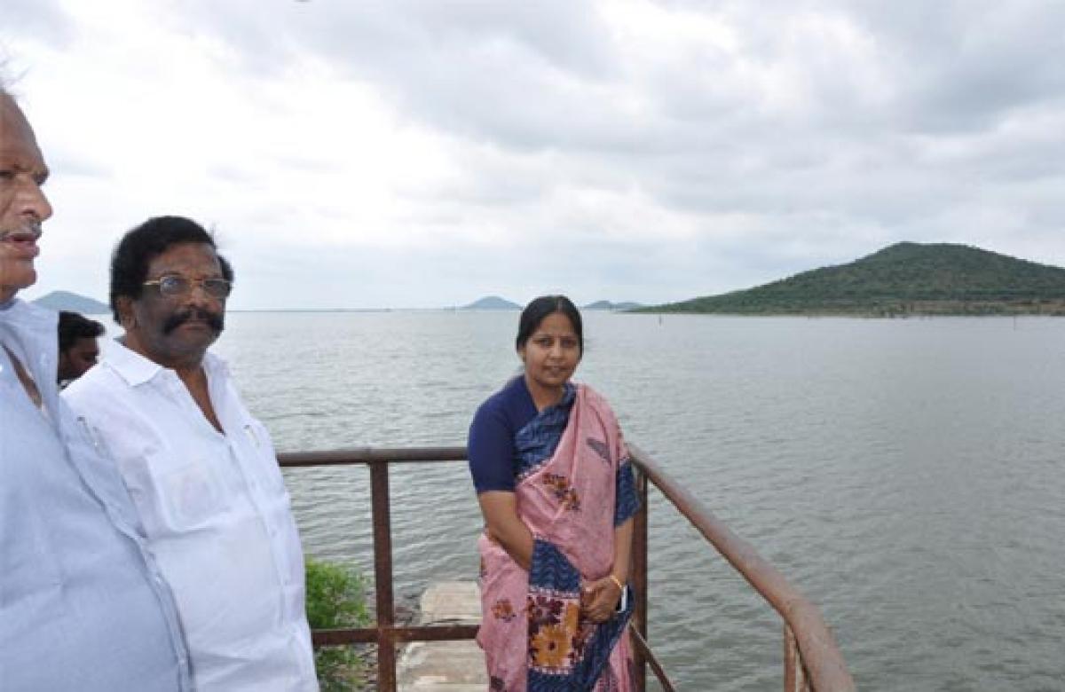 Gundlakamma almost full, CM to release water