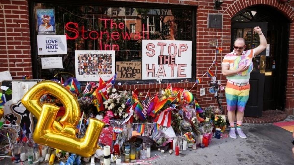 Stonewall Inn: New York LGBT bar becomes first US monument to gay rights