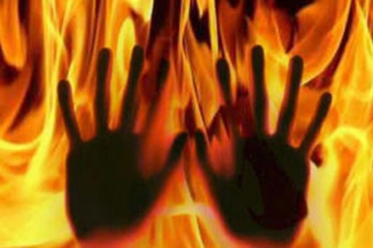 Girl sets herself ablaze due to eve-teasing