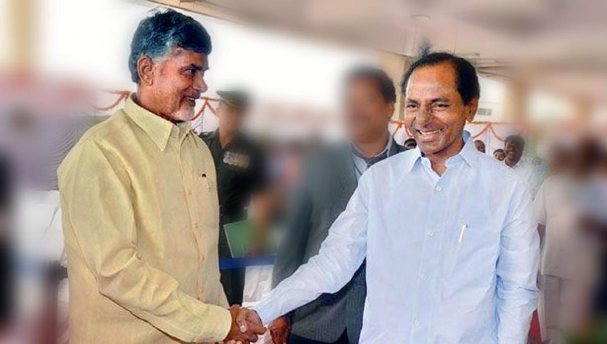 Chandrababu meets KCR  to invite for capital function