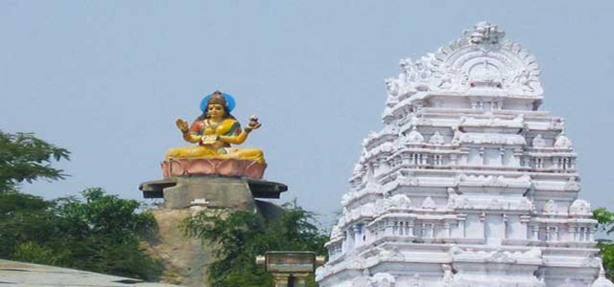 Hundreds throng Basara Saraswathi temple