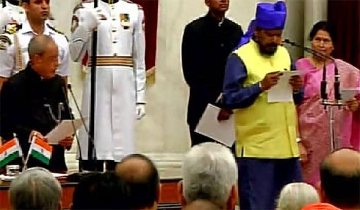 Say Your Name, President Pranab Mukherjee Nudged This Minister During Oath