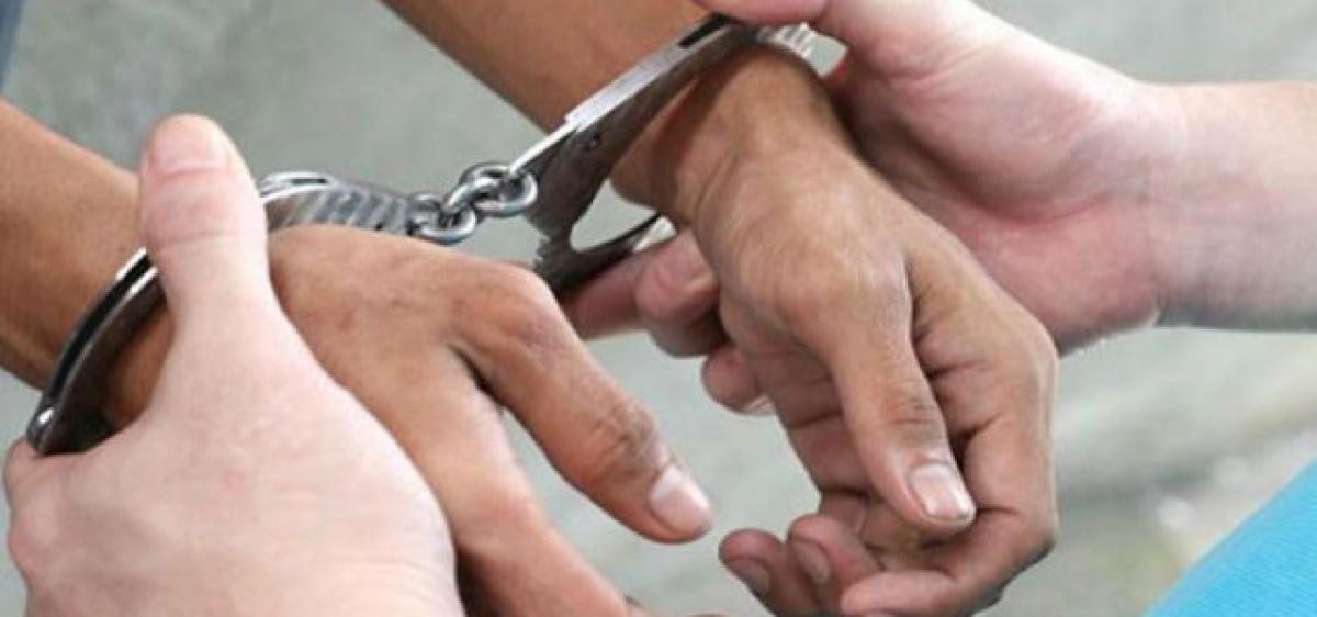 Gang of pseudo policemen busted; five held