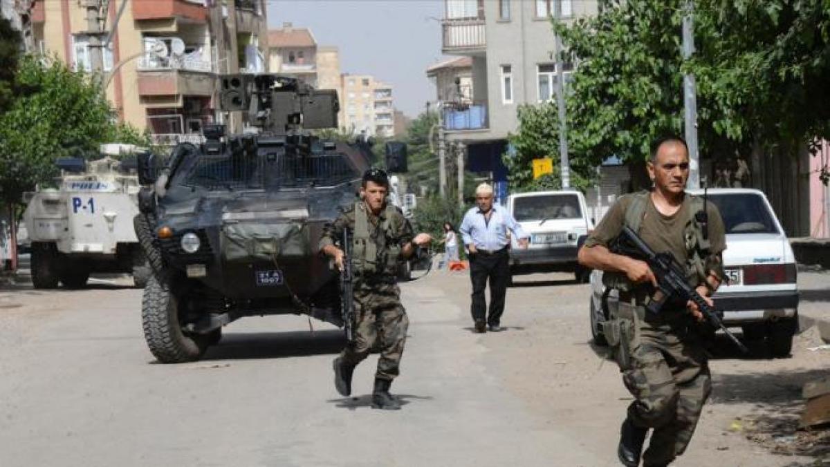 Turkey detains 21 members of IS
