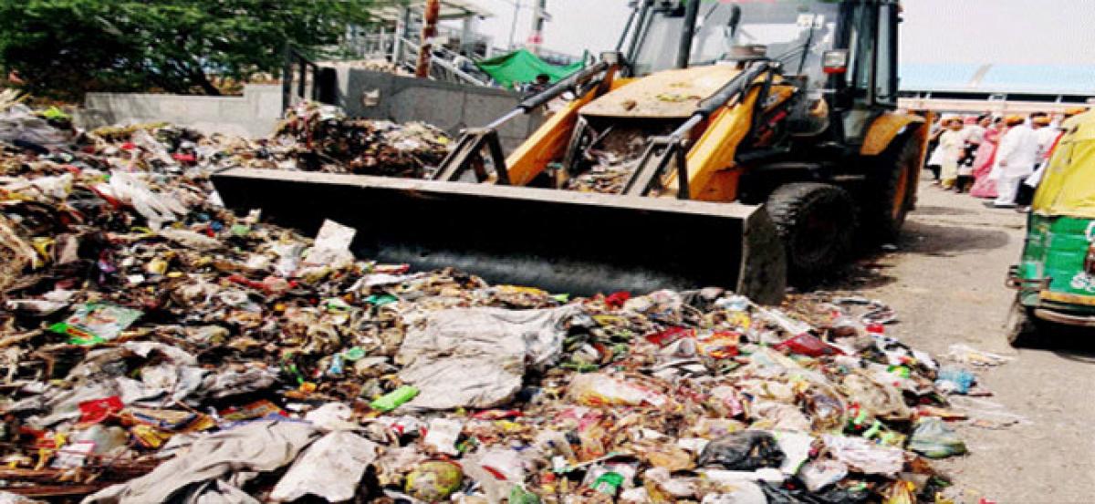 Garbage clearance resumes after four days in pilgrim city