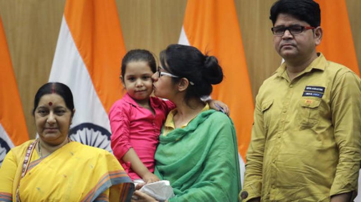Sushma Swaraj thanks Pakistan establishments for Indian womans return
