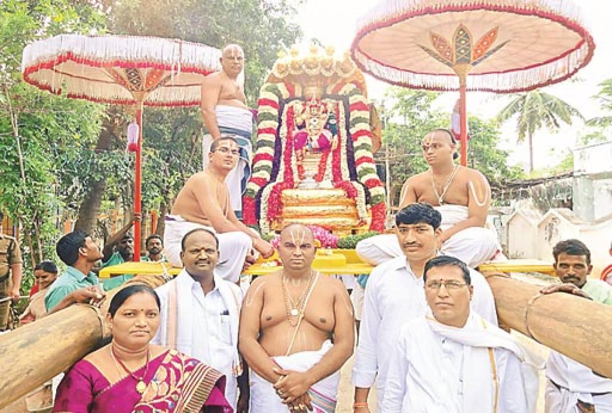 Prasanna Venkateswara rides Chinnasesha Vahanam