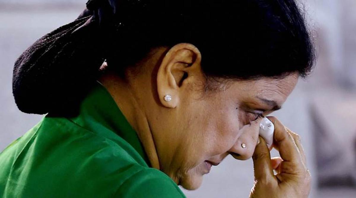 Sasikala to serve 13 more months in jail, if she fails to pay Rs 10 cr fine