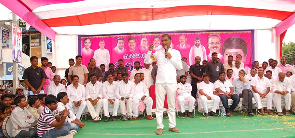 KCR will redress grievances of Panchayat workers: Harish