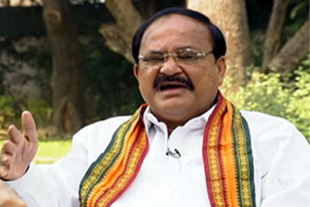 Naidu urges media to focus more on agriculture