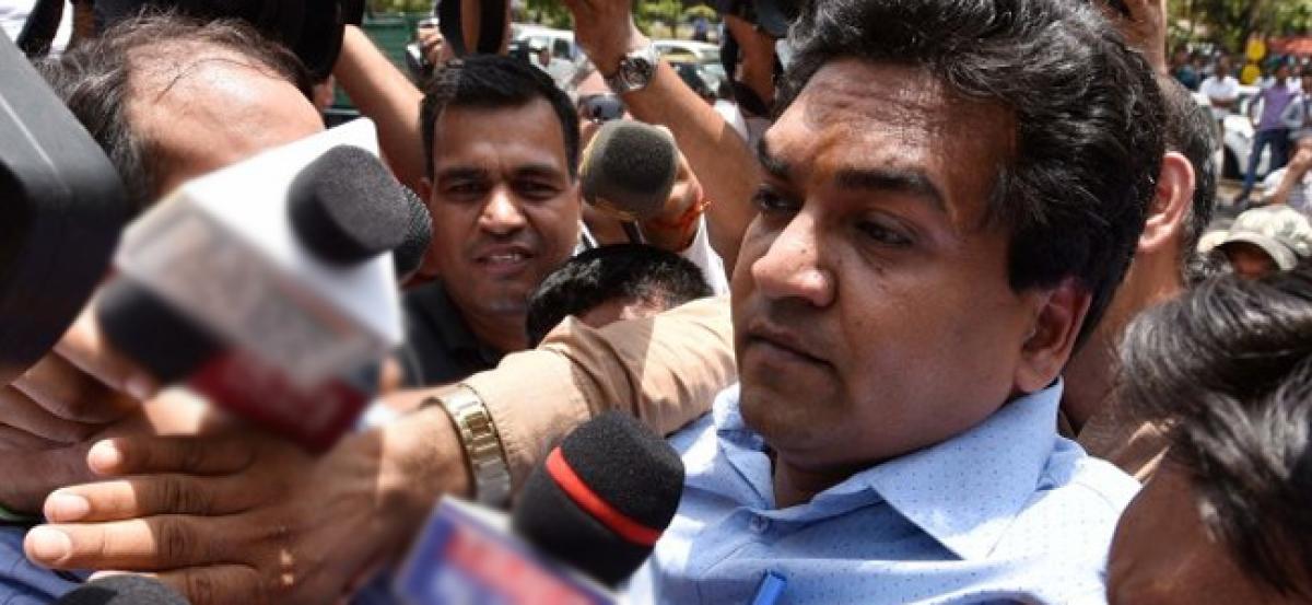 Kapil Mishra sits on protest fast, gets slapped